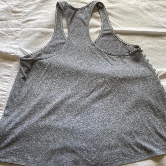 Flowy grey and white striped tank top from Aeropostale - Picture 3 of 4